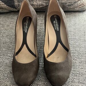 Naturalizer Lennox Grey Suede Pumps Size 7.5 wide NWT